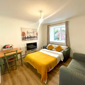2 Bed Flat Privite In Canada Water Apartment London